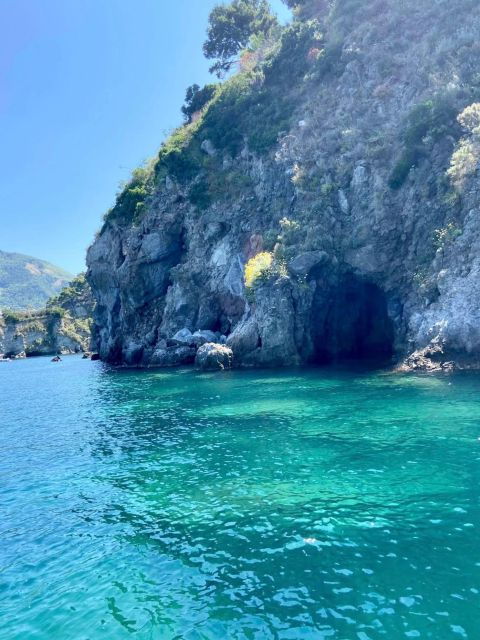 private-tour-of-ischia-and-or-procida-on-a-gozzo-apreamare