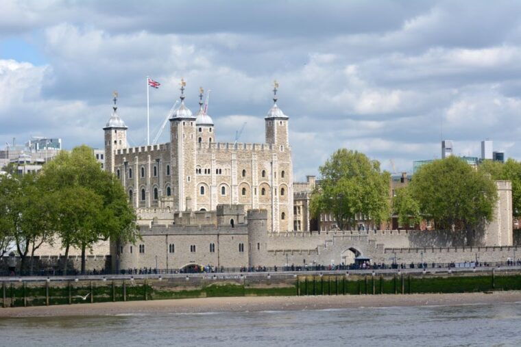 private-tour-of-london-with-rooftop-garden-tower-of-london