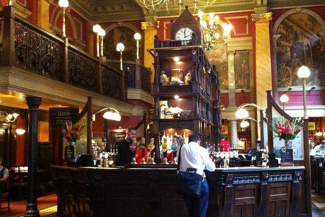 private-tour-of-londons-historic-pubs