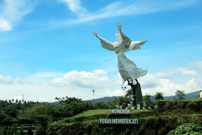 Private tour of Manado and Tomohon including lunch and driver - Introduction