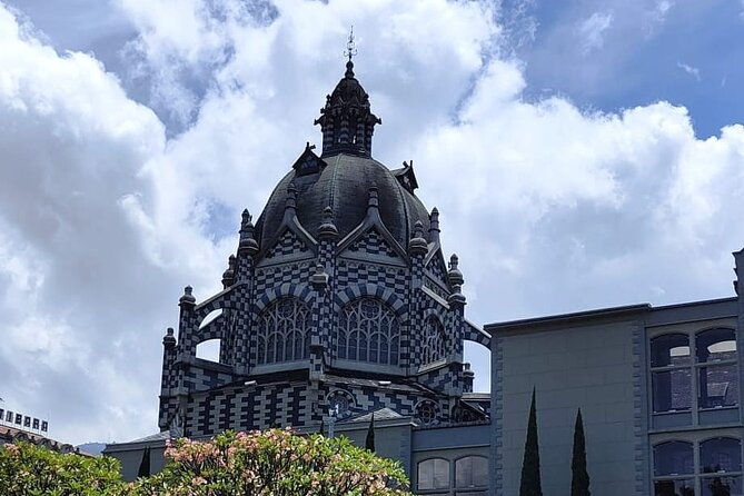 private-tour-of-medellin-and-comuna-13-with-certified-local-guide