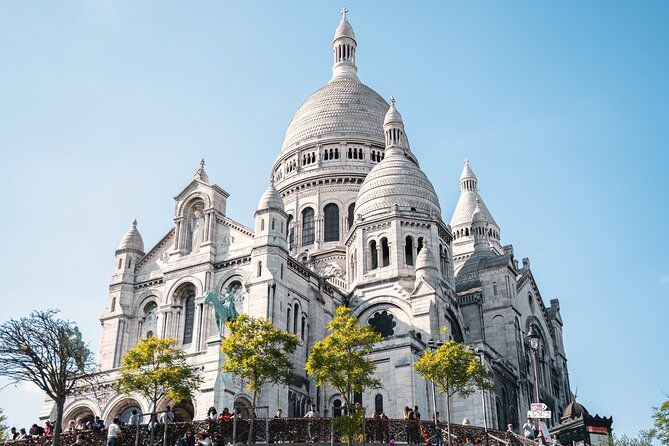 private-tour-of-montmartre-in-a-citroen-classic