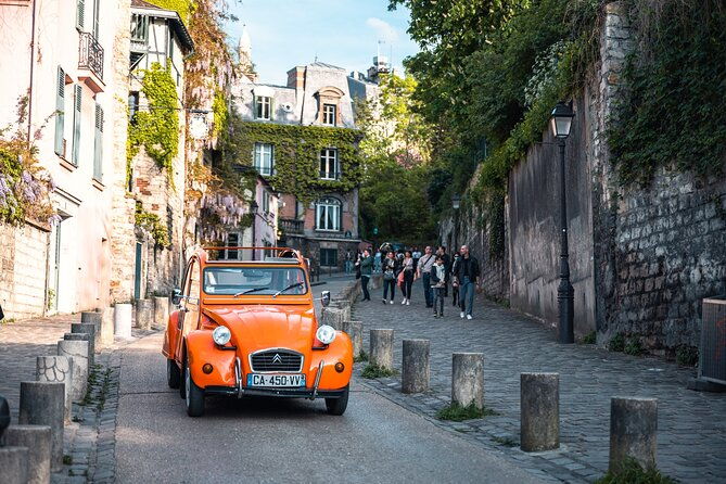 private-tour-of-montmartre-in-a-citroen-classic