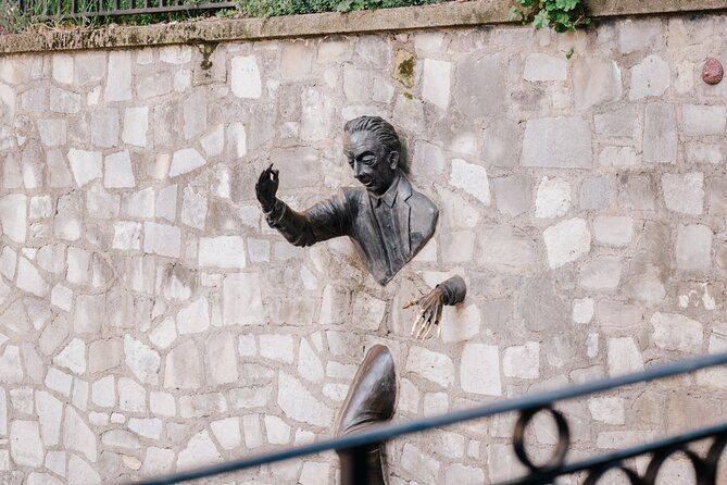 private-tour-of-montmartre-in-a-citroen-classic