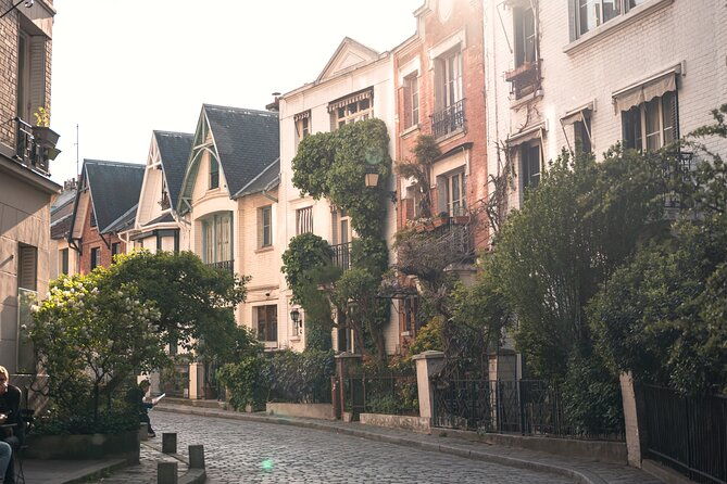 private-tour-of-montmartre-in-a-citroen-classic