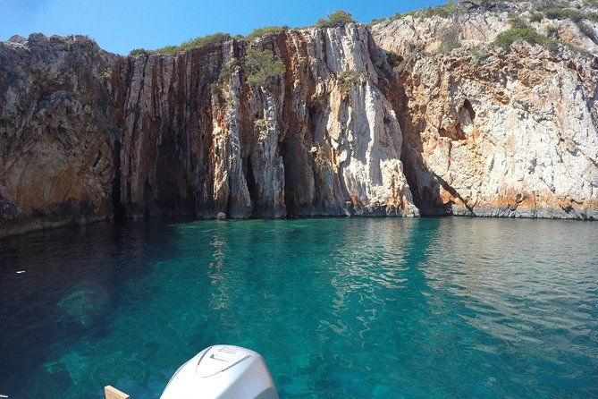 private-tour-of-pakleni-islands-red-cliffs-south-shore-of-hvar