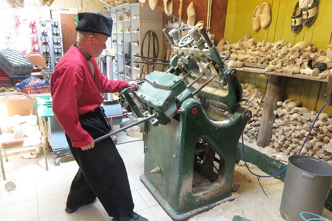 private-tour-of-simonehoeve-cheese-farm-and-clog-factory-2