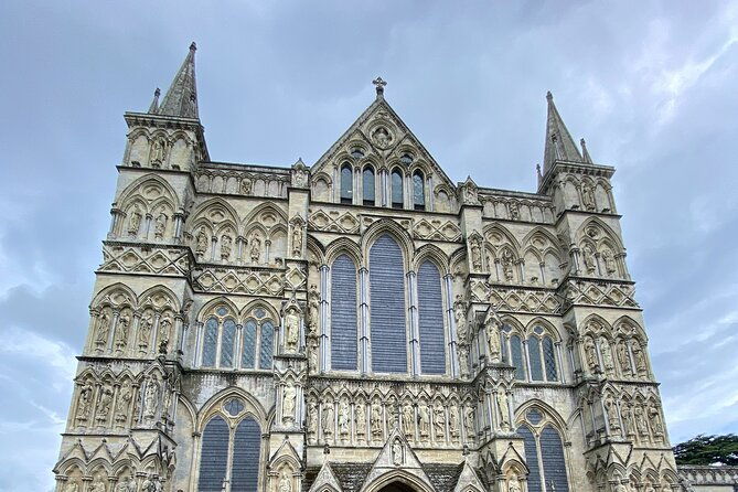 private-tour-of-stonehenge-and-salisbury-cathedral