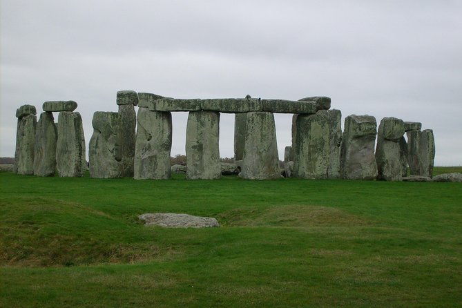 private-tour-of-stonehenge-and-salisbury-cathedral