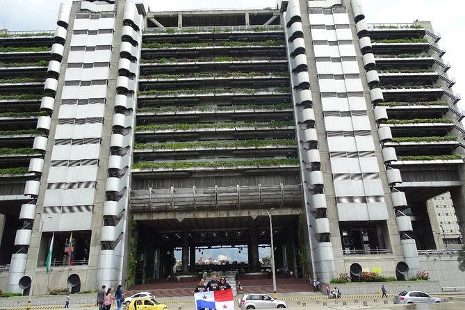 private-tour-of-the-city-of-medellin-combined-with-comuna-13-and-graffiti