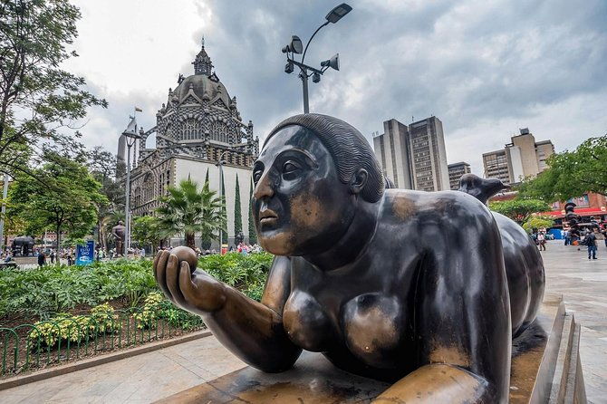 private-tour-of-the-city-of-medellin-combined-with-comuna-13-and-graffiti