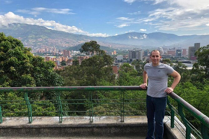 private-tour-of-the-city-of-medellin-combined-with-comuna-13-and-graffiti