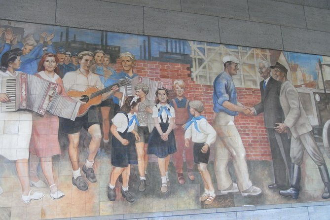 private-tour-of-the-cold-war-era-in-berlin-soviets-wall-and-espionage
