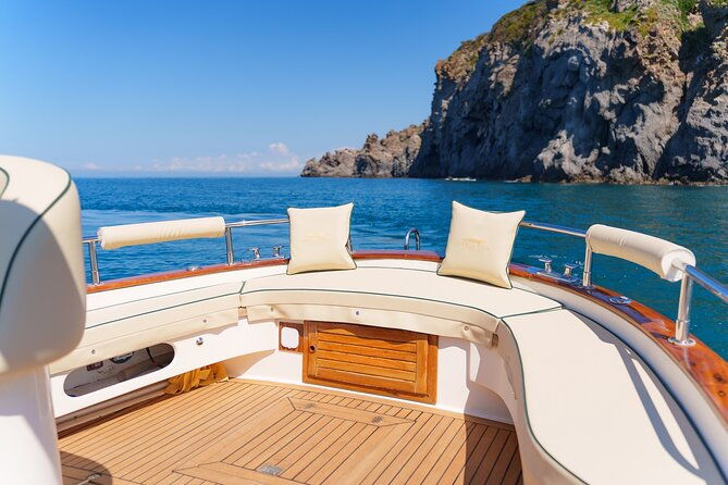 private-tour-of-the-island-of-ischia-on-a-fratelli-aprea-gozzo
