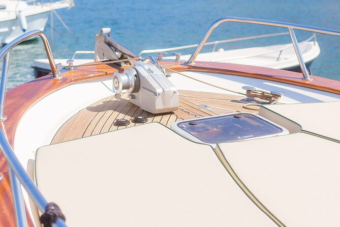 private-tour-of-the-island-of-ischia-on-a-fratelli-aprea-gozzo