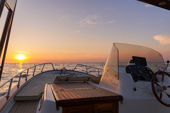 private-tour-of-the-island-of-ischia-on-a-fratelli-aprea-gozzo