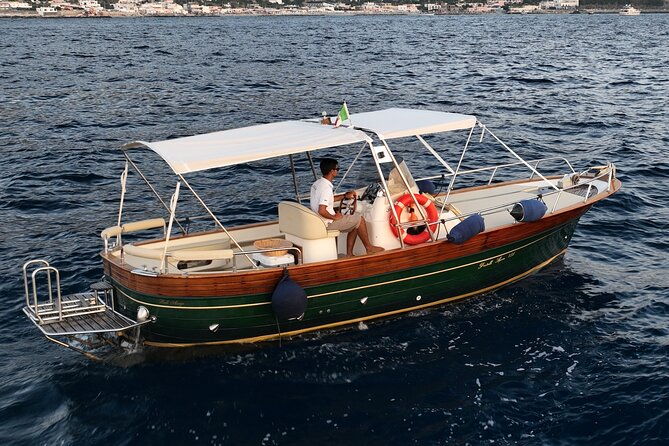private-tour-of-the-island-of-ischia-on-a-fratelli-aprea-gozzo