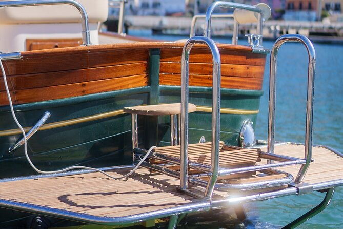 private-tour-of-the-island-of-ischia-on-a-fratelli-aprea-gozzo