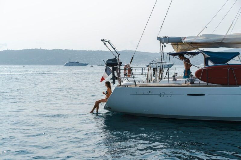 private-tour-on-a-sailboat-swim-and-paddle-antibes-cape