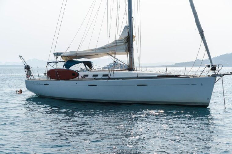 private-tour-on-a-sailboat-swim-and-paddle-antibes-cape