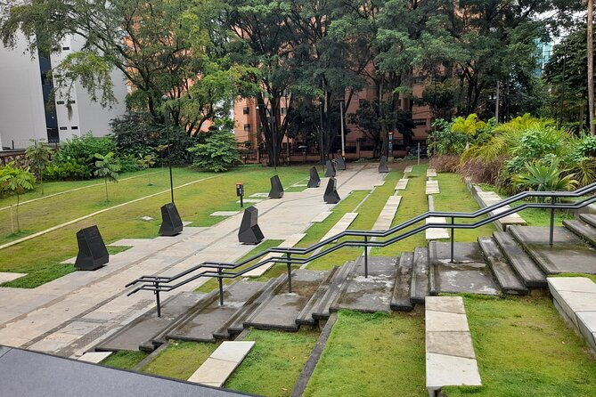 private-tour-pablo-escobar-and-griselda-blancos-tomb