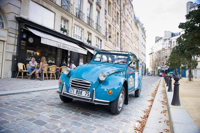 private-tour-paris-3-hours-in-vintage-citroen-2cv