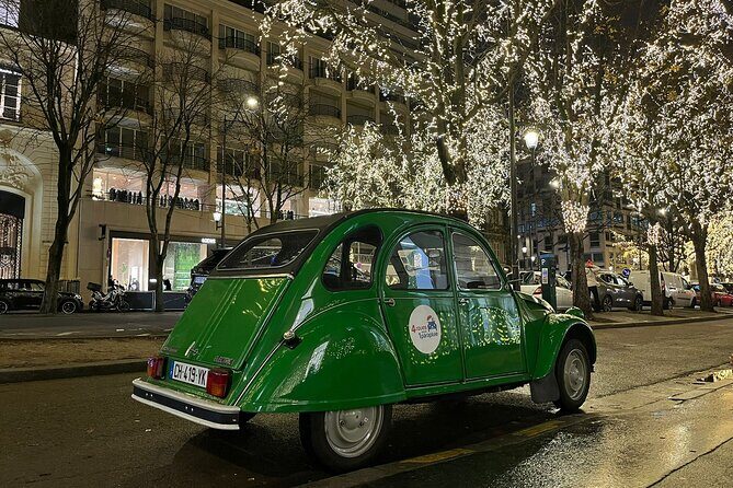 Private tour Paris Christmas lights tour 2 hours in Citroën 2CV - Discover Paris’s Holiday Charm in a Classic Citroën 2CV