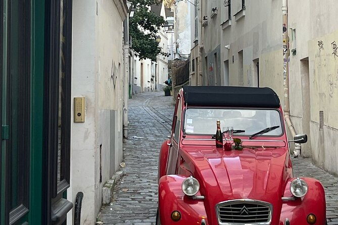 private-tour-paris-montmartre-1-hour-in-citroen-2cv