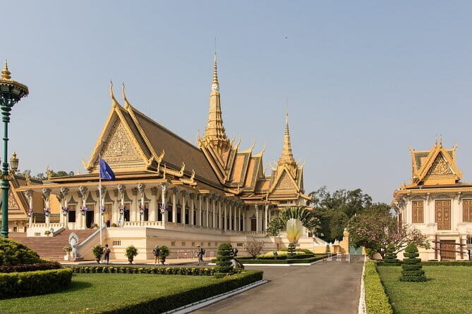 Private Tour: Phnom Penh City Tour with Mekong River Boat Trip - The Sum Up