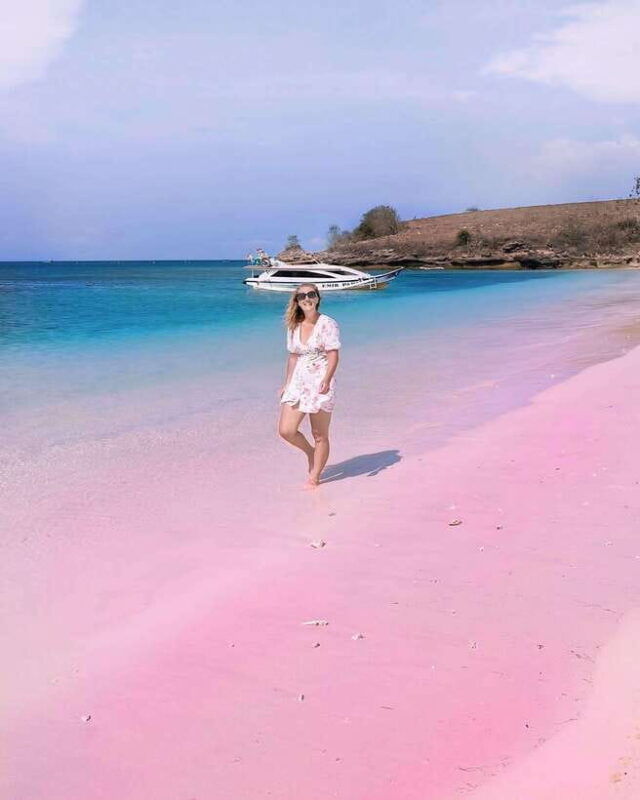 private-tour-pink-beach-lombok-gili-islands-sand-island