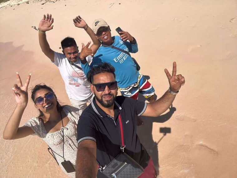 private-tour-pink-beach-lombok-gili-islands-sand-island