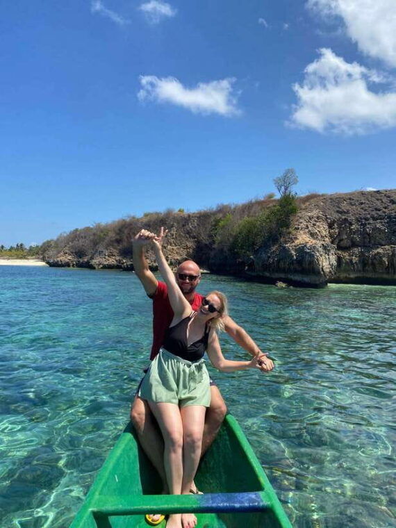 private-tour-pink-beach-lombok-gili-islands-sand-island