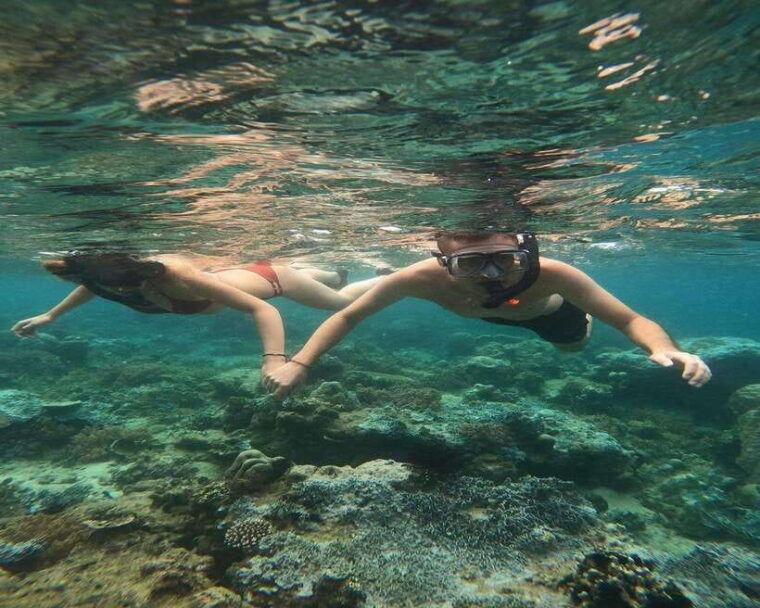 private-tour-pink-beach-lombok-gili-islands-sand-island