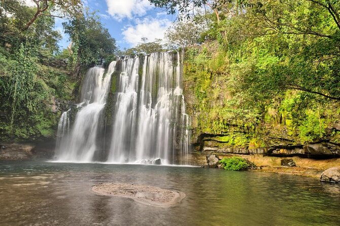 private-tour-rio-celeste-waterfalls-rainforest-sloth-encounter