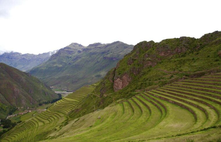 private-tour-sacred-valley-maras-and-machu-picchu-2-days