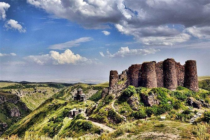 private-tour-saghmosavank-alphabet-monument-amberd-fortress