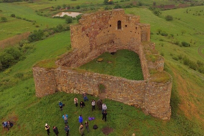 private-tour-saghmosavank-alphabet-monument-amberd-fortress