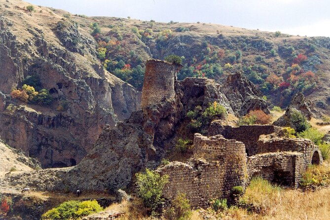 private-tour-saghmosavank-alphabet-monument-amberd-fortress