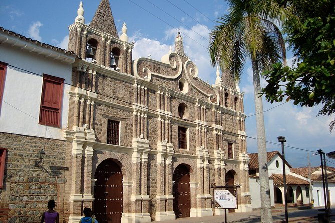 private-tour-santa-fe-from-medellin-colonial-treasure-traditional-jewelry