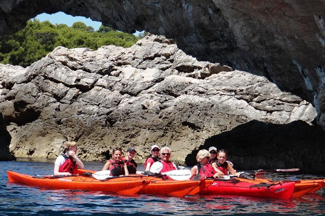 private-tour-sea-kayaking-snorkeling-to-green-cave-on-sipan-island-from-lopud