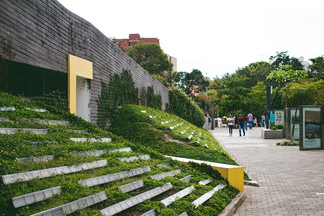 private-tour-the-escobar-years-and-medellins-social-transformation