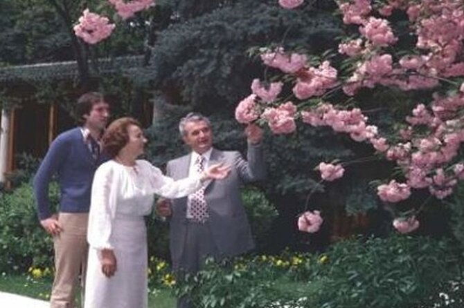 private-tour-the-last-day-of-nicolae-ceausescu-in-a-romanian-car