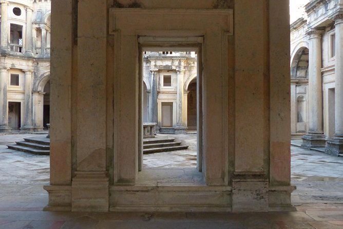 private-tour-the-templars-treasure-to-tomar-batalha-and-alcobaca-from-lisbon