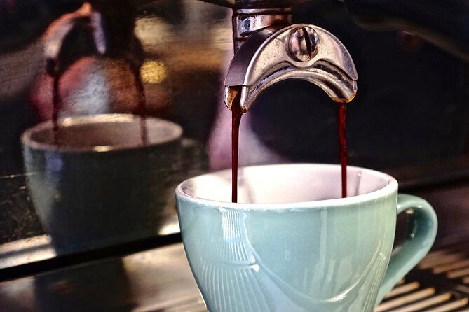 private-tour-the-urban-coffee-culture-in-medellin-coffee-farm-workshop