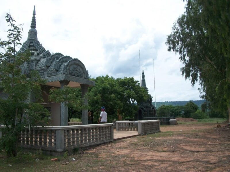 private-tour-to-anlong-veng-khmer-rouge-stronghold-2