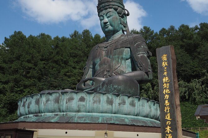 private-tour-to-big-buddha-and-nebuta-museum-with-licensed-guide