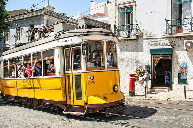 private-tour-to-cosmopolitan-lisbon-past-and-present