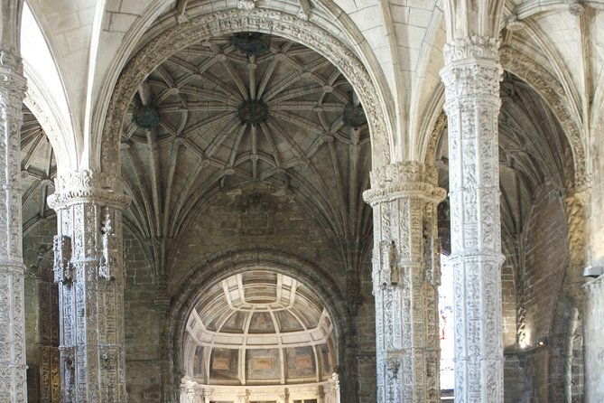 private-tour-to-cosmopolitan-lisbon-past-and-present