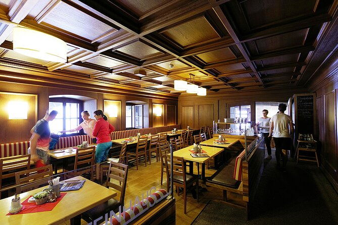private-tour-to-eagles-nest-educational-center-with-lunch