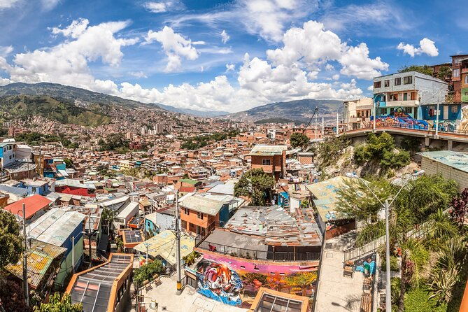 private-tour-to-explore-comuna-13-with-transportation